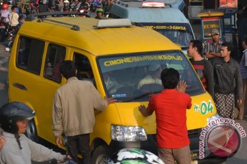 Ahok ancam denda Rp500 ribu buat angkot "ngetem"