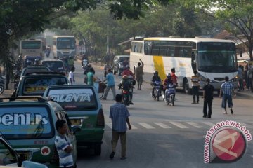 Sopir bus mogok, truk TNI/Polri angkut penumpang