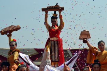 Unjuk Tari Gamolan