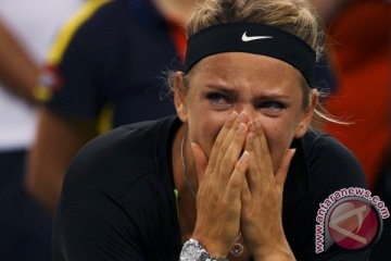 Nadal maju, Azarenka tersandung