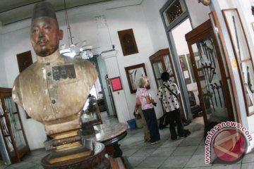 Museum Radya Pustaka tambah koleksi beskap dan batik