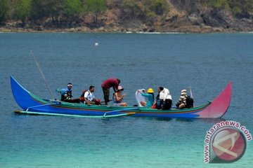 Teluk Kiluan Tanggamus Lampung  ramai wisatawan