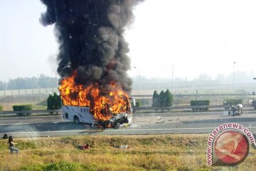 Bus meledak di China