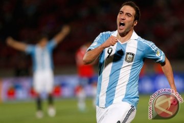 Copa America - Higuain bawa Argentina ungguli sementara Venezuela 2-0