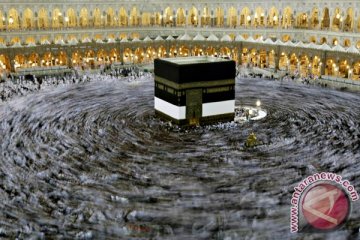 Kain kiswah Kabah dinaikkan