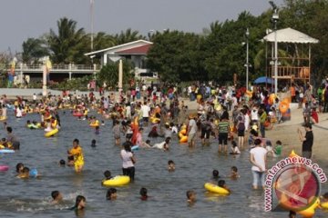 Pengunjung Ancol keluhkan sedikitnya tempat berteduh