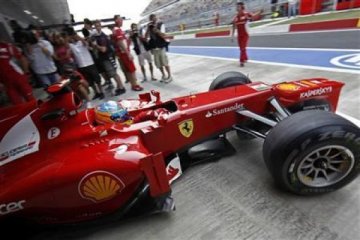 Ferrari luncurkan mobil baru sambil berharap dapat tandingi Mercedes