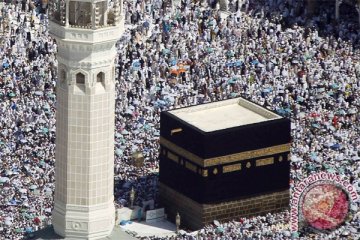 Petugas haji siapkan peta alur ibadah di Makkah