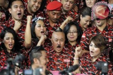 Artis dukung KPK