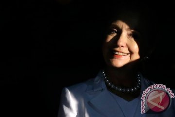 Skandal email: Hillary Clinton tak punya BB resmi