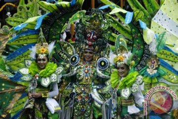 Parade budaya etnik awali "Banyuwangi Festival 2013"