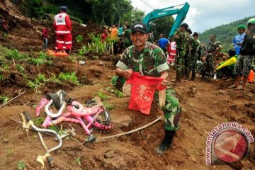 Longsor di Sukabumi tewaskan dua orang