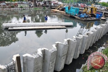 BPBD DKI: Sungai Angke siaga dua