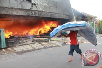 Dua unit toko di Kota Madiun terbakar