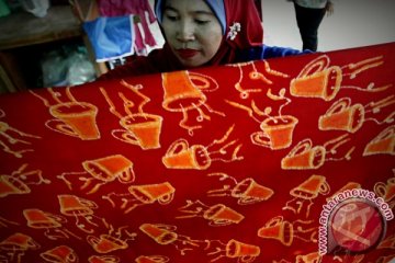 Kemenparekraf bangkitkan kembali batik di lima daerah