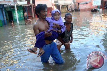 Sumut terus benahi tanggul untuk tekan banjir