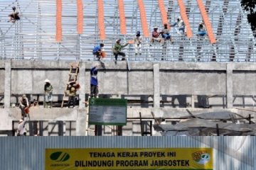 PEKERJA DILINDUNGI JAMSOSTEK
