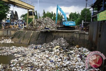 Kesadaran buang sampah masyarakat masih rendah