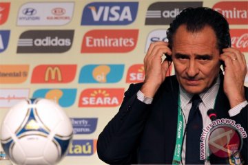 Pelatih Italia Prandelli belum putuskan masa depan