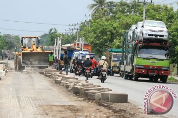 Ratusan kendaraan tertahan akibat perbaikan jembatan Indramayu