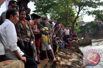 Tiga bulan Jokowi bekerja dengan "tangan kosong"