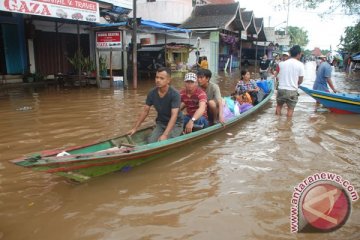 Banjir rendam sejumlah ruas jalan di Samarinda 