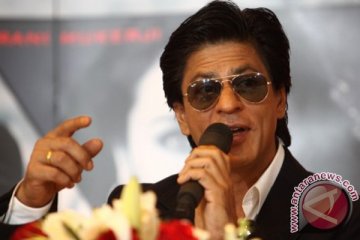 Asty Ananta pulang awal demi Shahrukh Khan