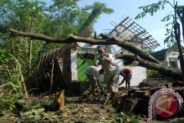 Angin kencang rusak 27 rumah di Yogyakarta