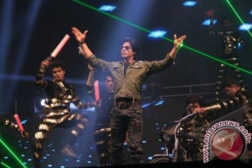 Sihir Bollywood di konser Shahrukh Khan