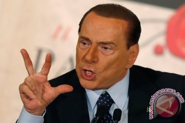 Berlusconi berceloteh di udara ketika upaya pemilunya buyar