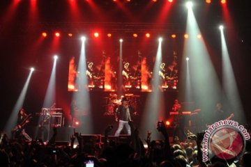 Guns N' Roses perpanjang tur reuni hingga 2017