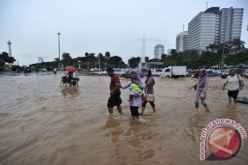 Jakarta kembali diguyur hujan lebat, angin kencang