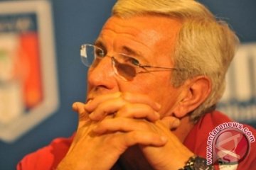 Lippi meradang timnya berlatih di aula hotel