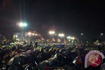 Menantang hujan demi Jakarta Night Festival