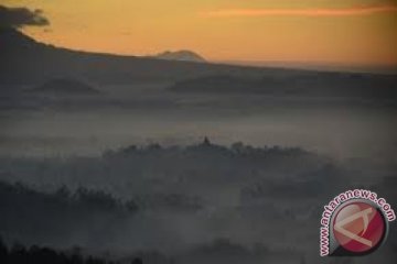 Candi Borobudur ditutup akibat abu letusan Kelud