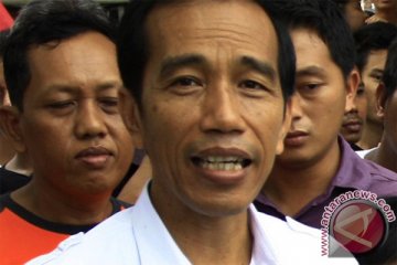 Jokowi serahkan bantuan untuk korban banjir di Cilincing