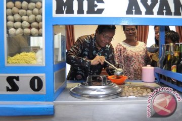 MK peduli pedagang bakso