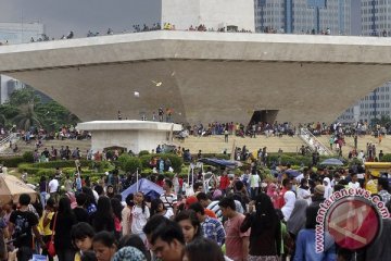 Ketika Monas dibanjiri pengunjung