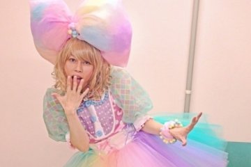 R.M. Revolution berdandan ala Kyary Pamyu Pamyu