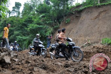 Hujan penyebab tanah longsor di Sulut