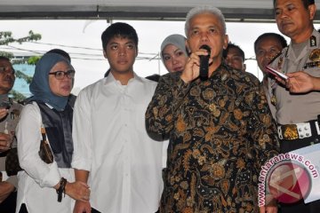 Hatta Rajasa antar Rasyid ke Polda Metro