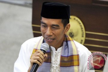 Tunggu waktu sholat Jumat Jokowi mampir ke warung