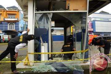 Polisi periksa empat orang terkait peledakan ATM