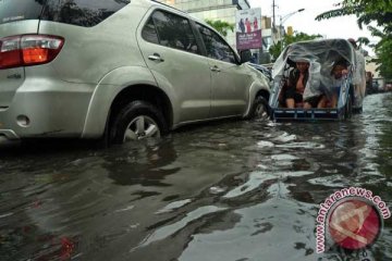 Banjir Kota Semarang sebabkan kemacetan jalur Pantura
