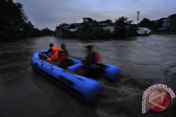 Mahasiswa IPB hanyut di Ciliwung 