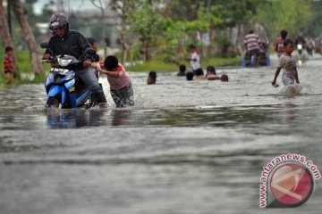Satu keluarga tewas tersetrum saat banjir Semarang