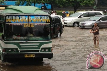 Stop politisasi banjir Jakarta