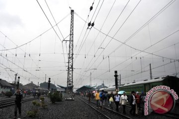 KRL Jabotabek belum beroperasi normal