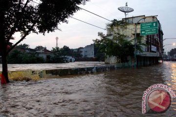 Banjir masih genangi Otista, lalin padat 