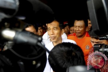 Jokowi minta guru di posko pengungsi
